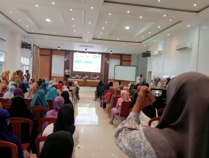 Ratusan Lansia Terima Bantuan — Peringatan Hari Ibu