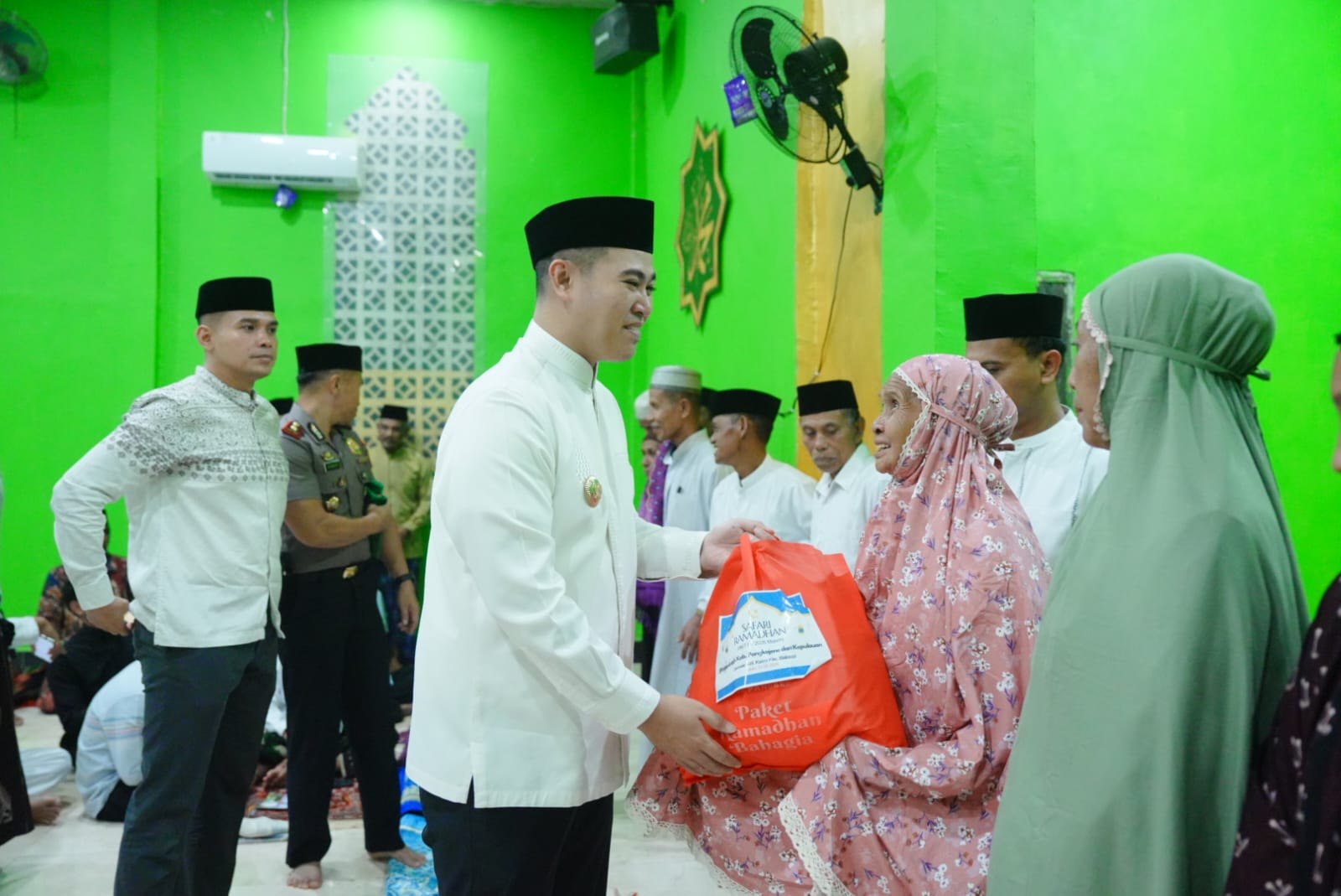 Pemkab Pangkep Gelar Safari Ramadan Perdana, Salurkan Bantuan untuk Janda dan Lansia