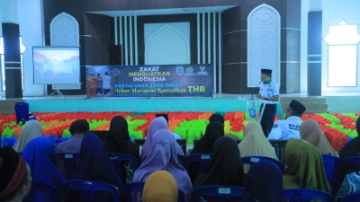 Sebanyak 2.000 paket sembako diserahkan secara simbolis oleh Bupati MYL didampingi Ketua baznas pangkep Muh. Arif Arfah, Kepala Kantor Kementerian Agama Pangkep Ramli Rasyid, serta Dandim 1421/Pangkep Letkol CZI Bhakti Yuhandika.