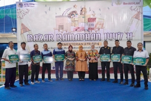 Kementerian Agraria dan Tata Ruang/Badan Pertanahan Nasional (ATR/BPN) menyelenggarakan Bazar Ramadan 1447 H, di lapangan Kementerian ATR/BPN, Jakarta