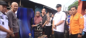 Kebakaran Hanguskan 9 Kios di Pangkajene, Bupati Pangkep Serahkan Bantuan Darurat