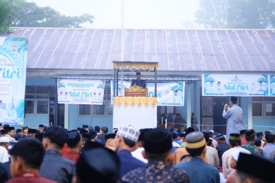 Kabut turun di daerah pegunungan Desa Bantimurung Pangkep, saat sambutan Bupati Pangkep pada pelaksanaan Salat Idulfitri 1447 H di Lapangan SMA 8 Tondong Tallasa. (Foto:Mamat)