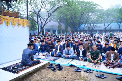 Kabut turun saat menjelang pelaksanaan salat Id 1447 Hijriah di di Lapangan SMA 8 Tondong Tallasa Desa Bantimurung Kecamatan Tondong Tallasa, Sabtu 21 Maret 2026.(Foto: Mamat)