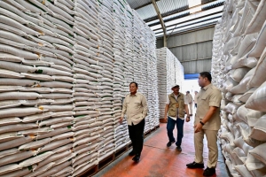Prabowo Sidak Gudang Bulog Magelang, Pastikan Stok Beras Aman