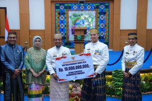Gubernur Sulsel Berikan Bantuan Keuangan Rp10 Miliar untuk Pangkep di HUT ke-66