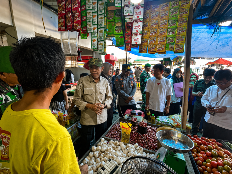 Wabup Pangkep Pantau Harga dan Stok Sembako Jelang Idul Adha 1447 H