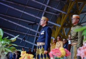 Bupati Pangkep Pimpin Upacara Hardiknas 2026, Peserta Kenakan Pakaian Adat