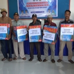 Desa Taraweang Salurkan Bantuan Bak Air  Pompa Sprayer untuk Warga