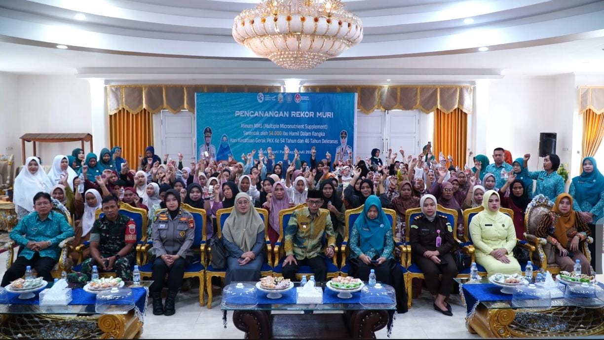 2.025 Ibu Hamil di Pangkep Berpartisipasi Pecahkan Rekor MURI Minum MMS Massal
