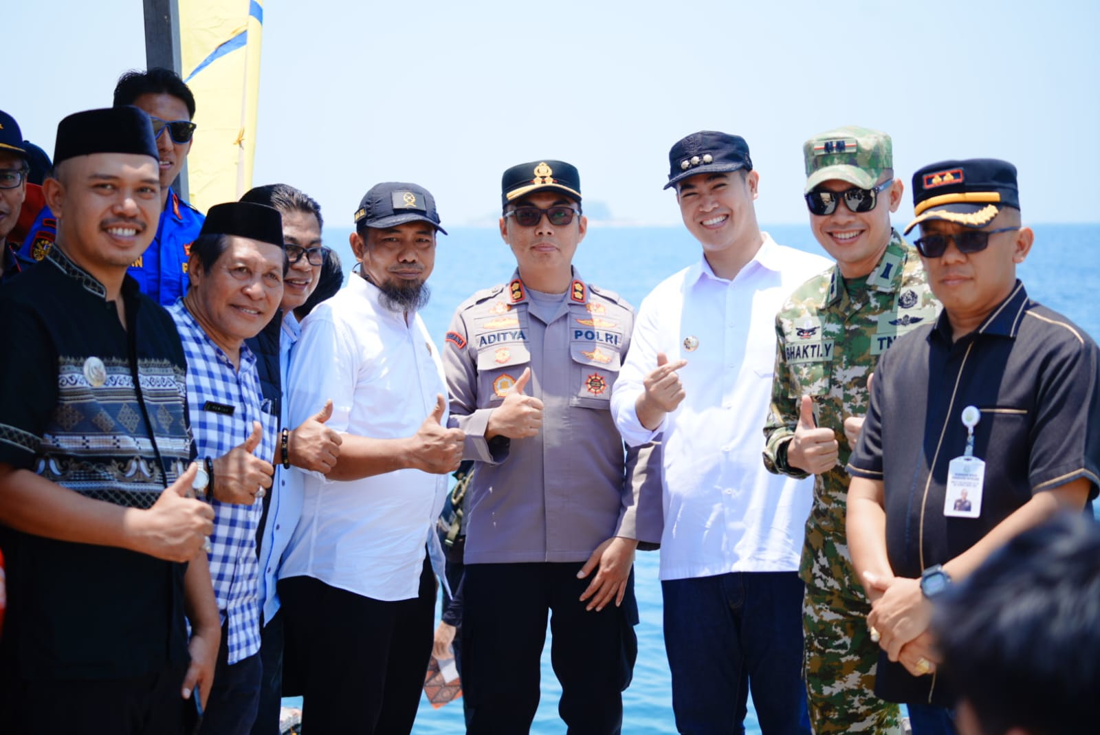 Bupati Pangkajene dan Kepulauan (Pangkep) bersama Forum Komunikasi Pimpinan Daerah (Forkopimda) mengunjungi masyarakat desa di tiga pulau, yakni pulau Samatellu Lompo, pulau Gondong Bali, dan pulau Kapoposang. Jumat, 25 September 2026.(Dok Protokoler Pemda Pangkep, Mamat)