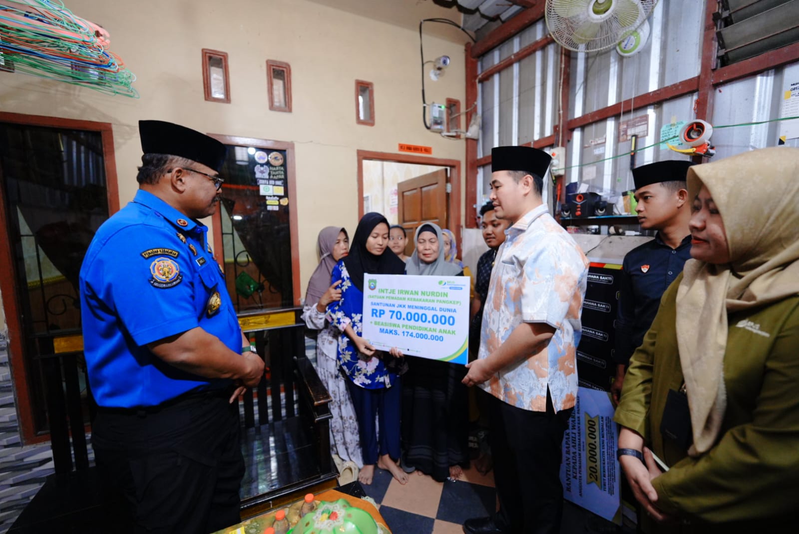 Dirjen Kemendagri Safrizal Kunjungi Rumah Duka Tiga Petugas Damkar Pangkep